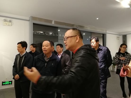 苏州市吴中区人大常委会副主任唐龙生一行莅临苏州凌云扇厂?盛风苏扇艺术馆调研指导